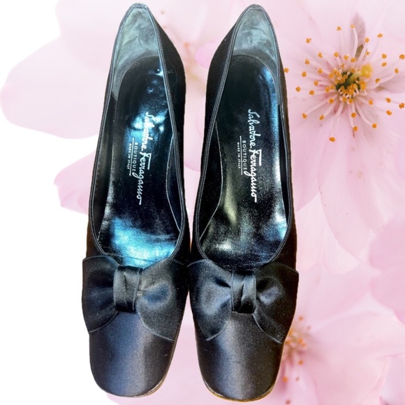 Salvatore Ferragamo Boutique Made in Italy Women’s Satin Bow Heels Size 7B Black